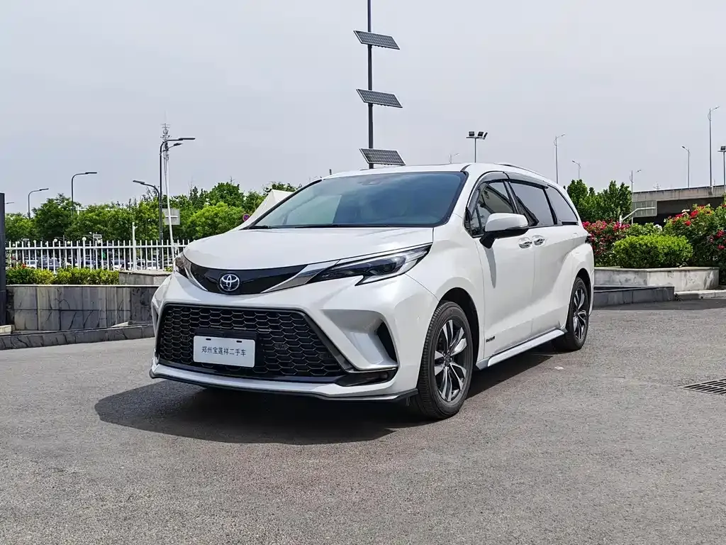 Toyota Granvia — фото 1