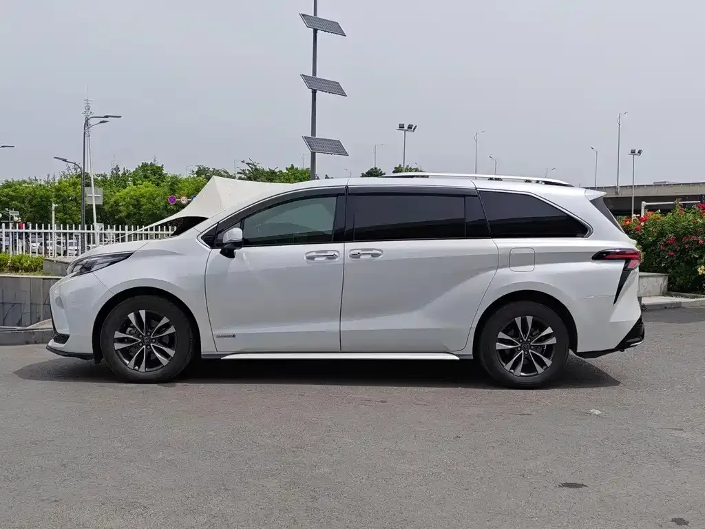 Toyota Granvia — фото 5