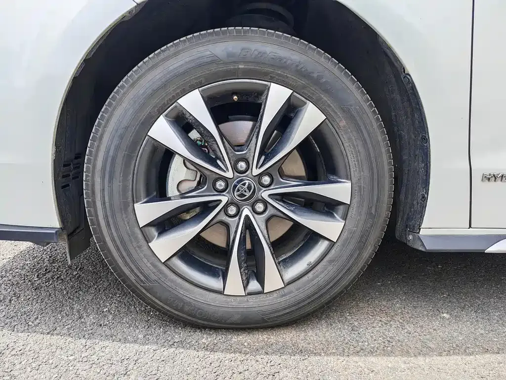 Toyota Granvia — фото 10