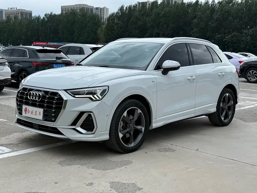Audi Q3 — фото 1