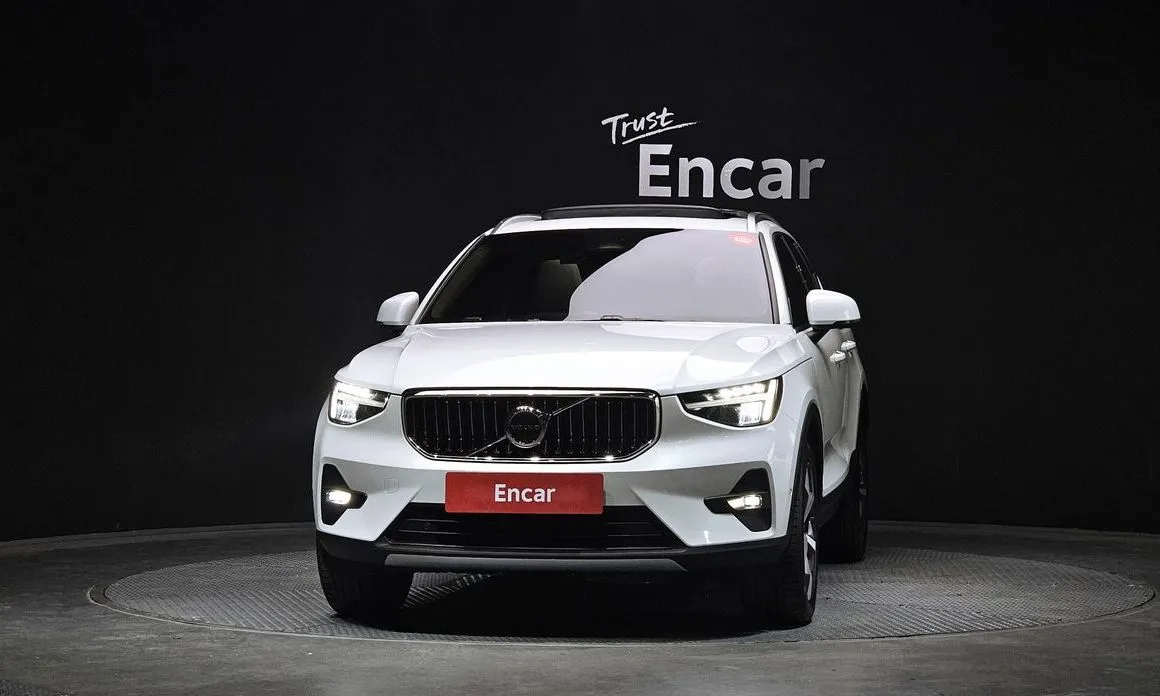 Volvo XC40 — фото 9