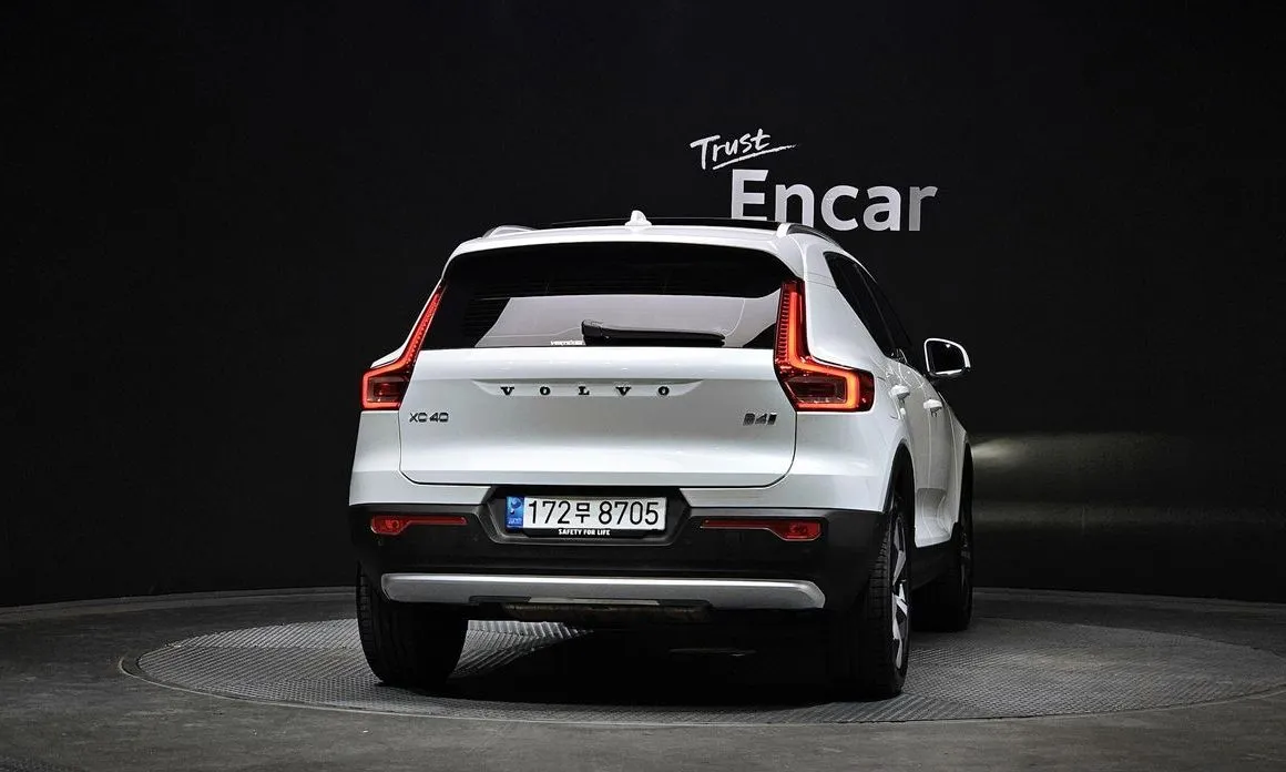 Volvo XC40 — фото 6