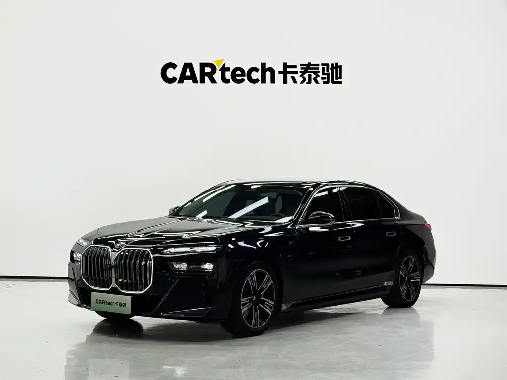 BMW i7 — фото 1