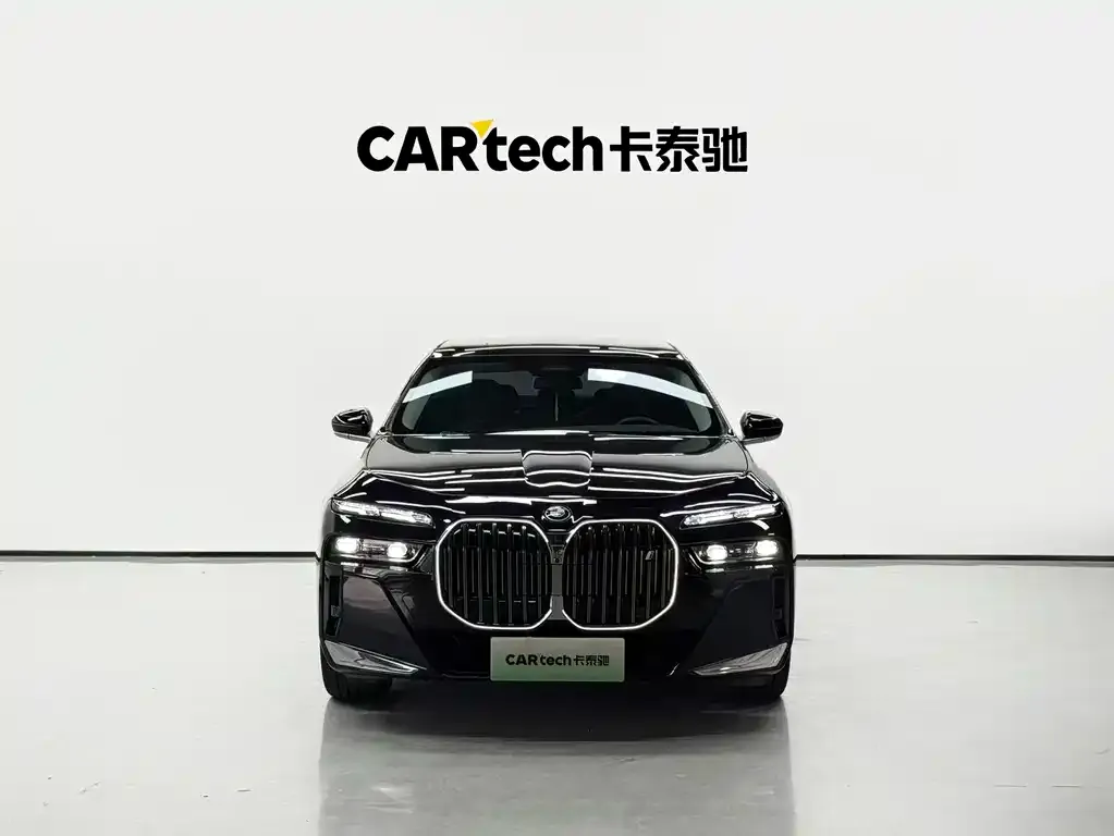 BMW i7 — фото 2