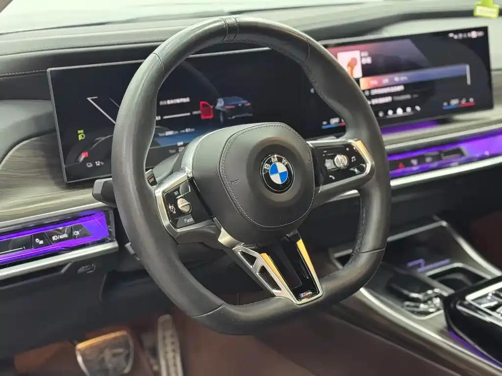 BMW i7 — фото 7