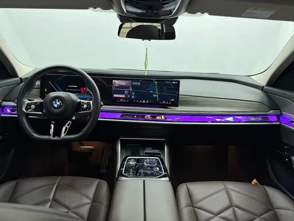 BMW i7 — фото 10