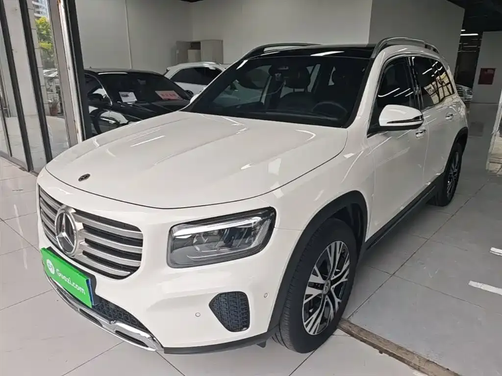 Mercedes-Benz GLB — фото 1