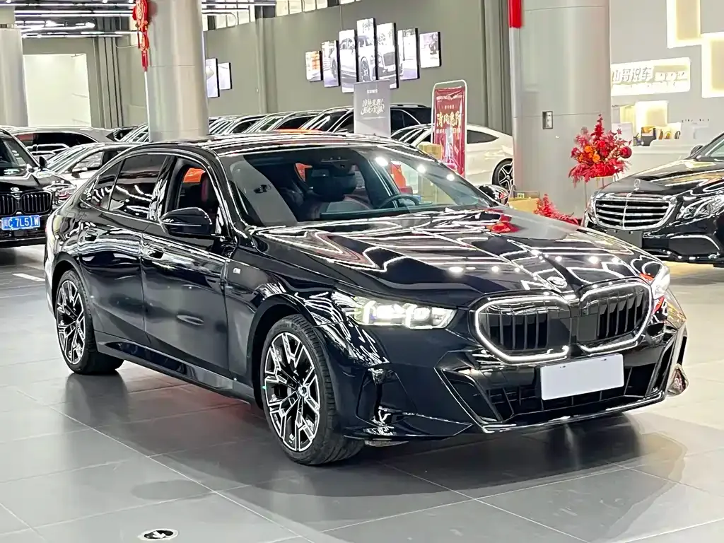 BMW 5 Series — фото 9