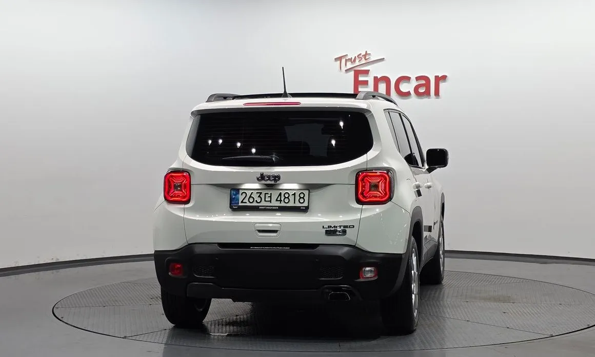 Jeep Renegade — фото 8