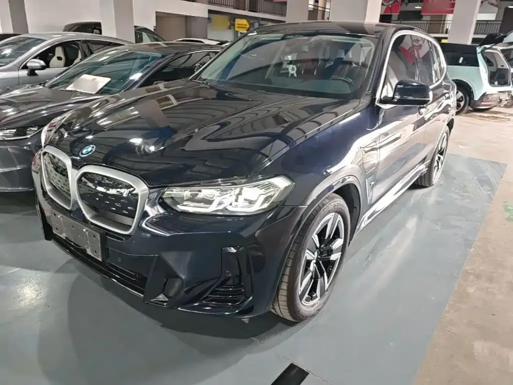 BMW iX3 — фото 1
