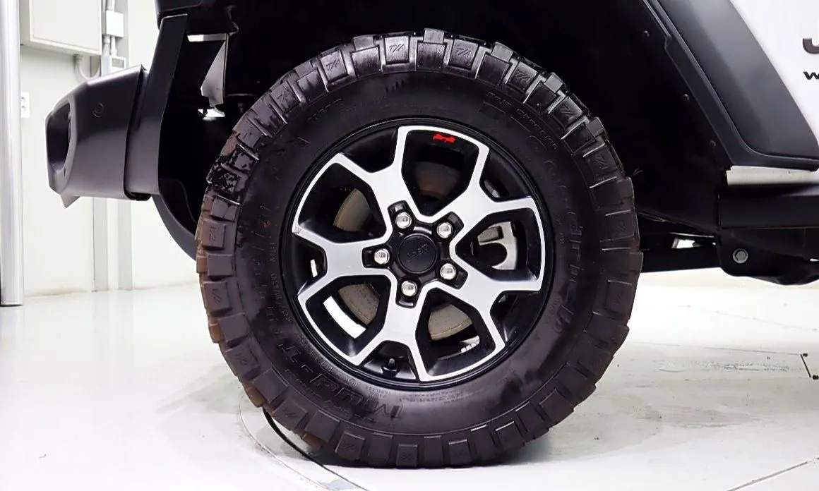 Jeep Wrangler — фото 9