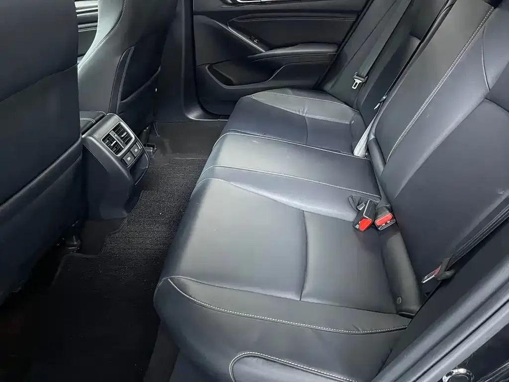 Honda Accord — фото 10