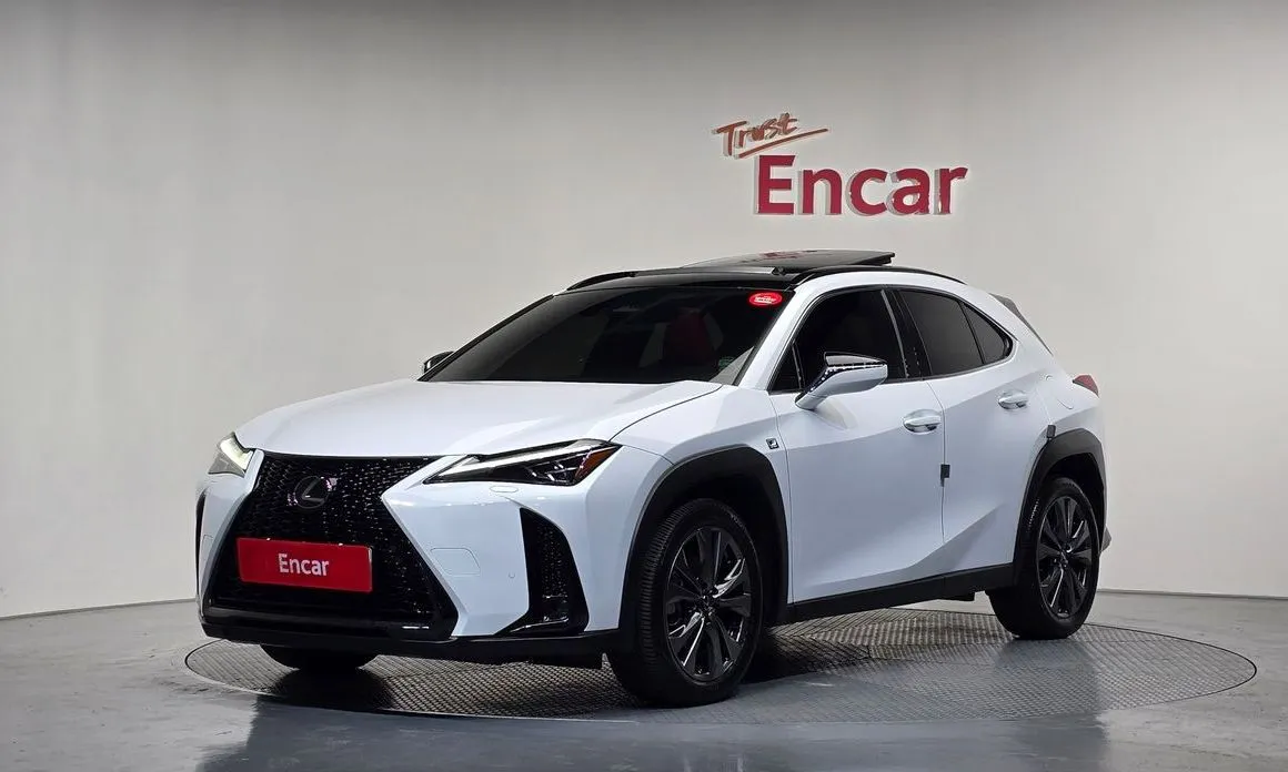 Lexus UX — фото 1