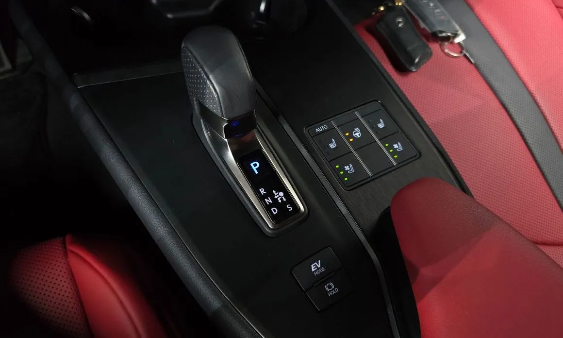 Lexus UX — фото 9