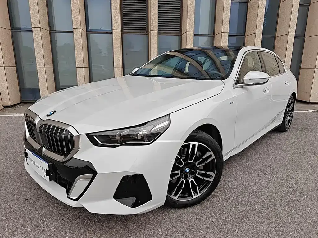 BMW 5 Series — фото 1