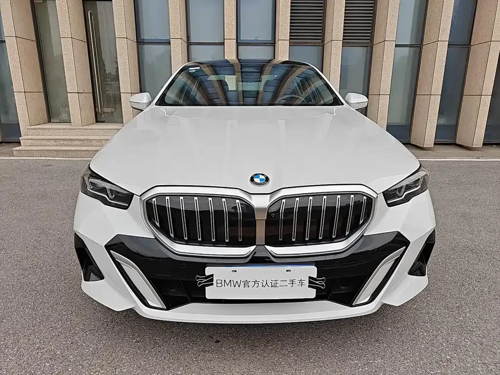 BMW 5 Series — фото 4
