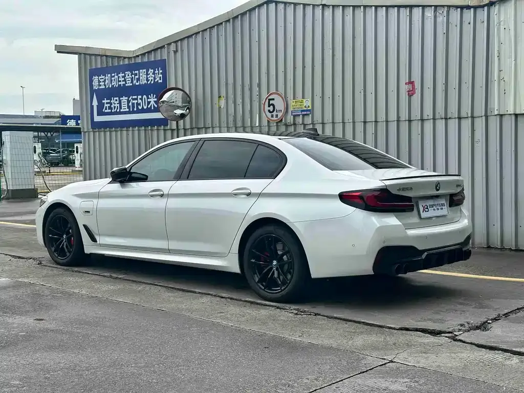 BMW 5 Series New Energy — фото 9