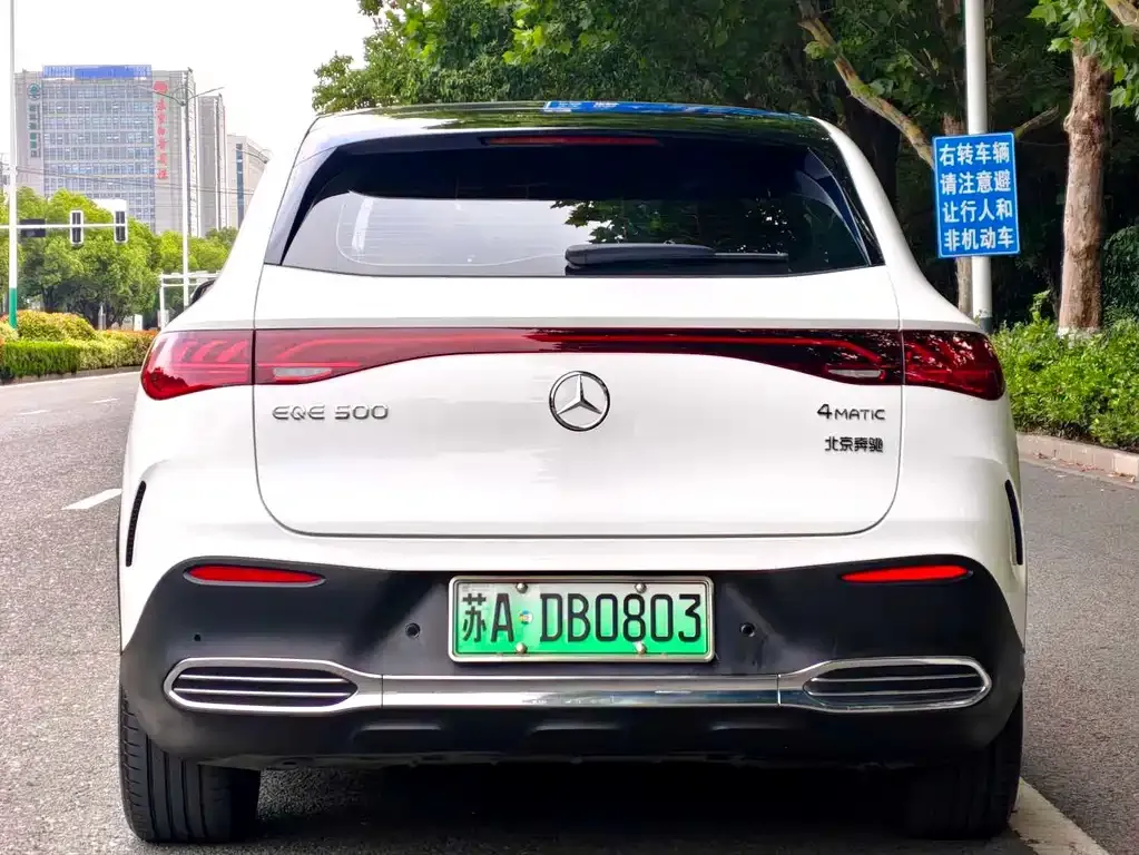 Mercedes-Benz EQE SUV — фото 10