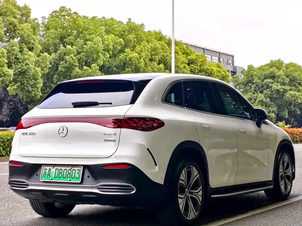 Mercedes-Benz EQE SUV — фото 4