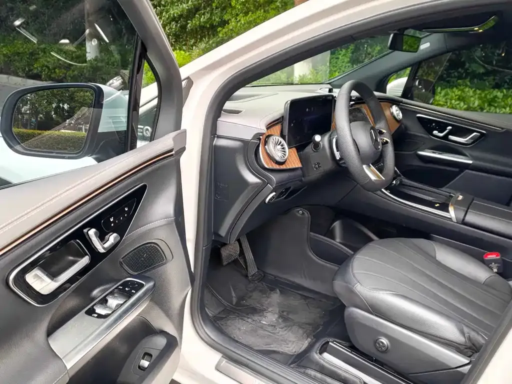Mercedes-Benz EQE SUV — фото 3
