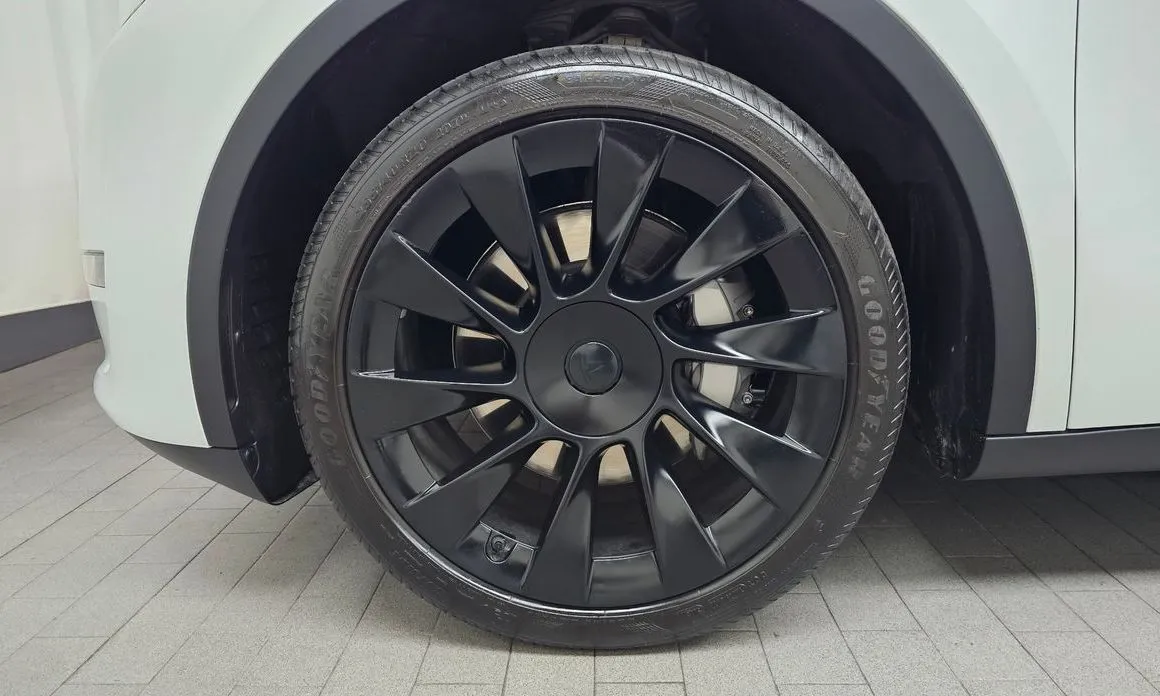 Tesla Model Y — фото 7