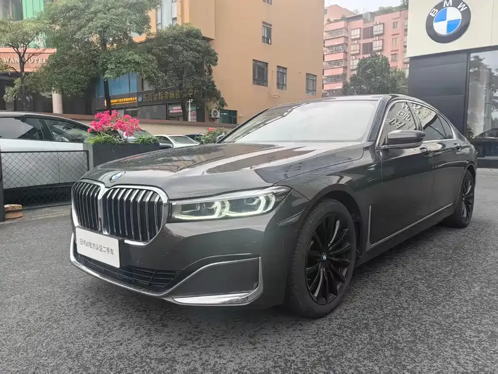BMW 7 Series — фото 1