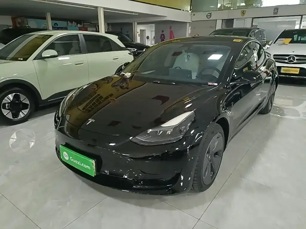 Tesla Model 3 — фото 1
