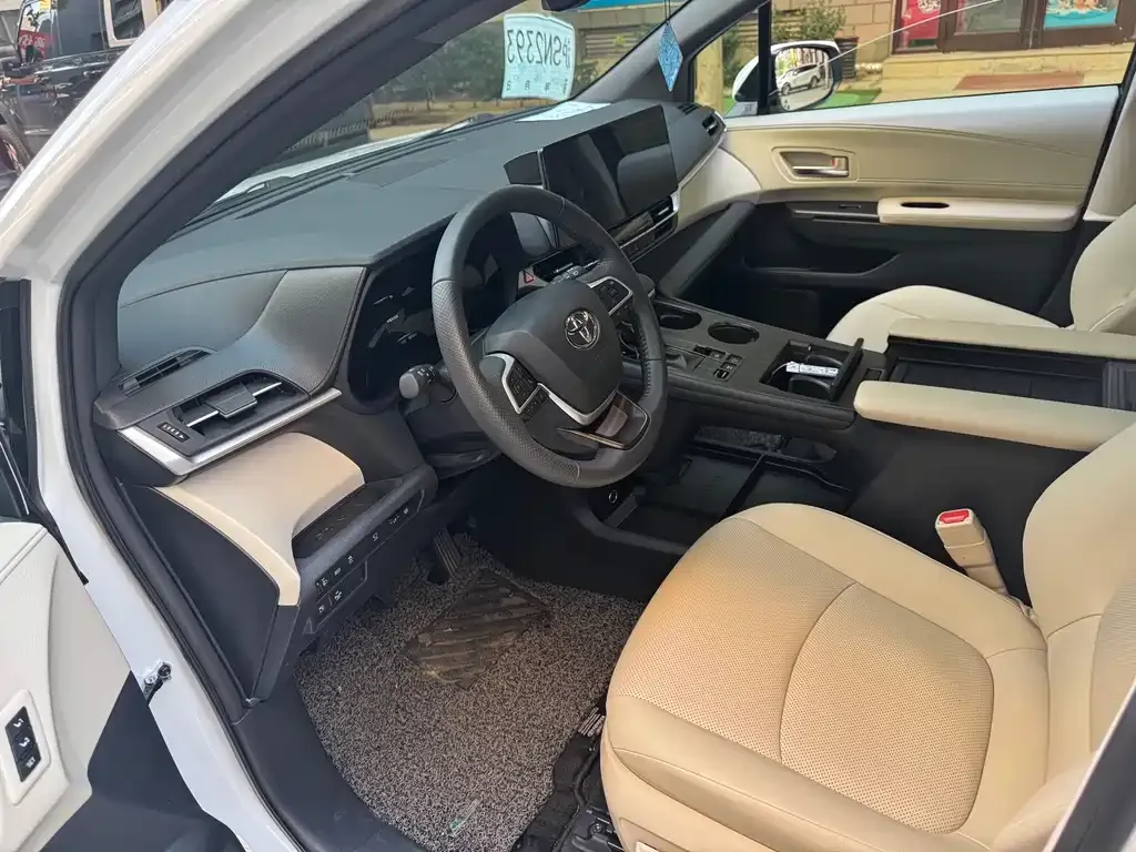 Toyota Granvia — фото 3