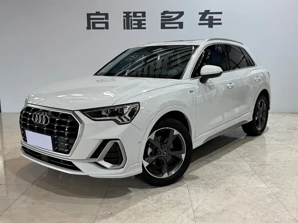 Audi Q3 — фото 1