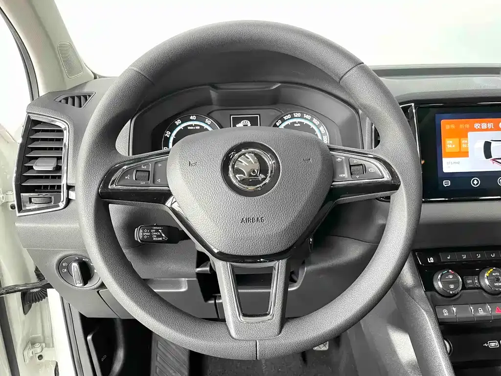 Skoda Karoq — фото 9