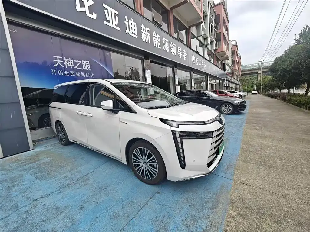 GAC Motor 传祺E8 PHEV — фото 1