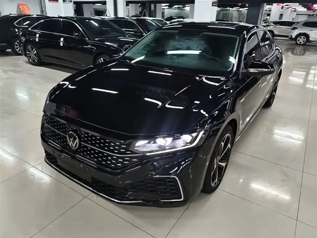 Volkswagen Passat — фото 1