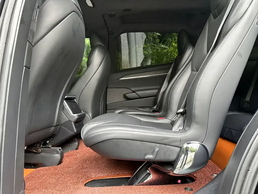 Tesla Model X — фото 3