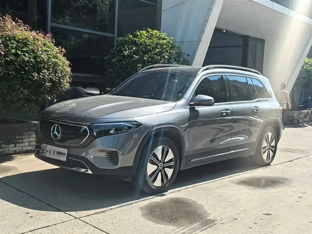 Mercedes-Benz EQB — фото 1