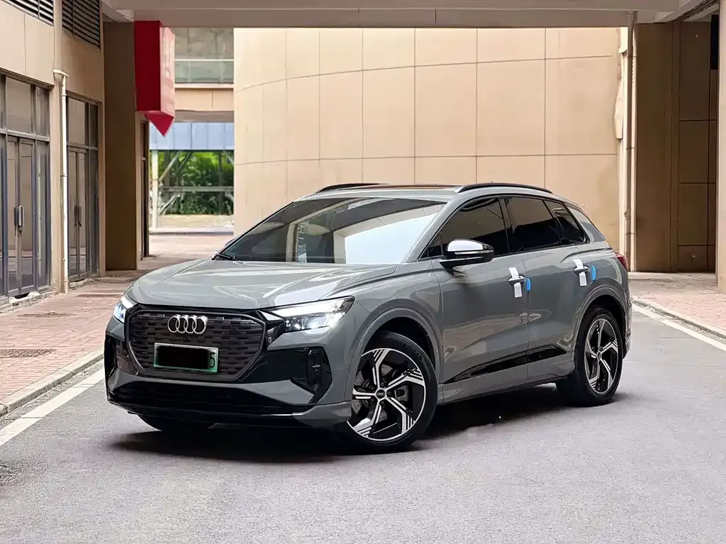 Audi Q4 e-tron — фото 1