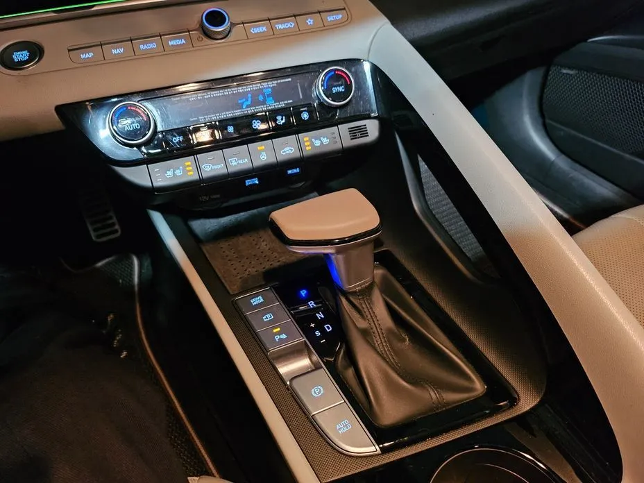 Hyundai AVANTE — фото 2