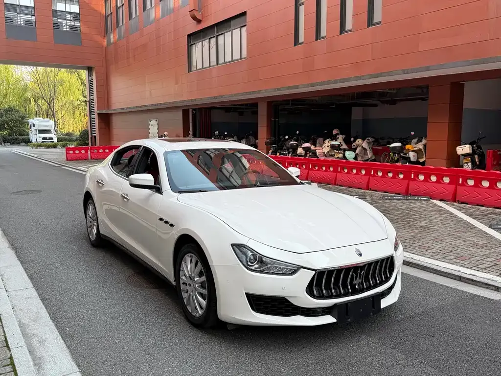 Maserati Ghibli — фото 10