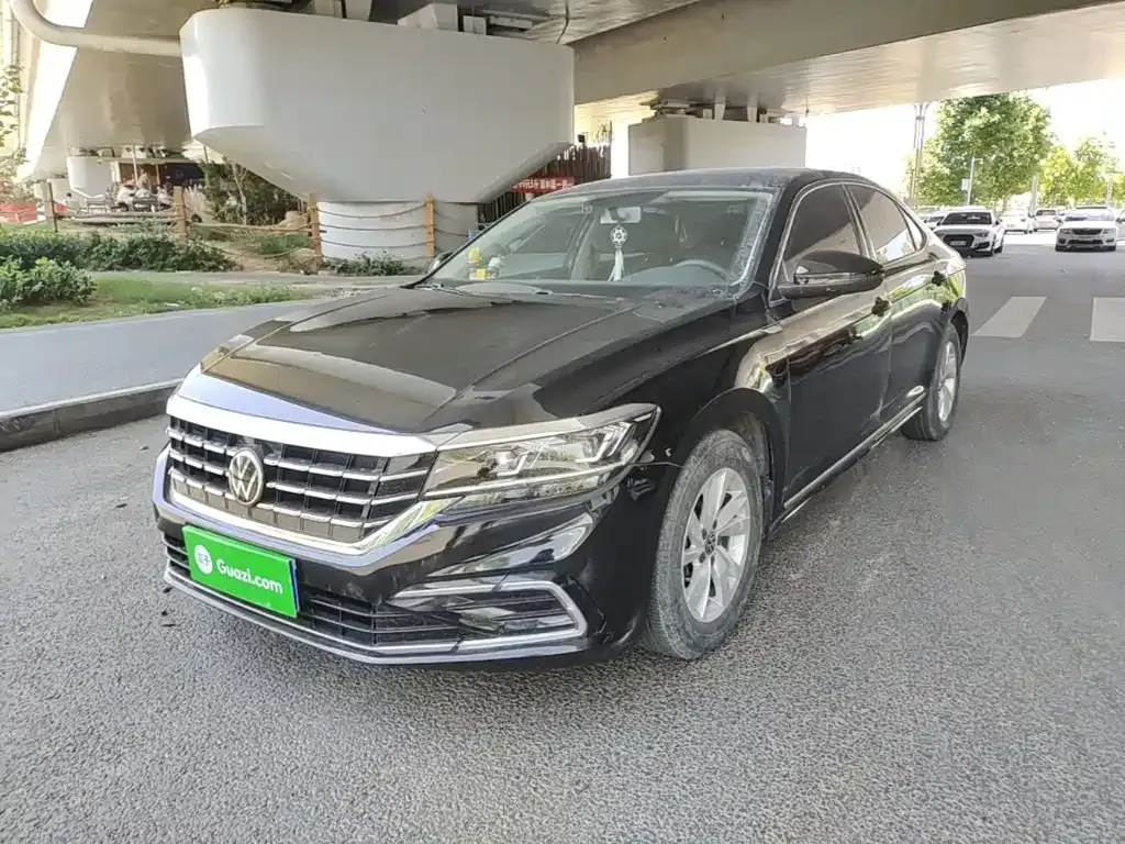 Volkswagen Passat — фото 1