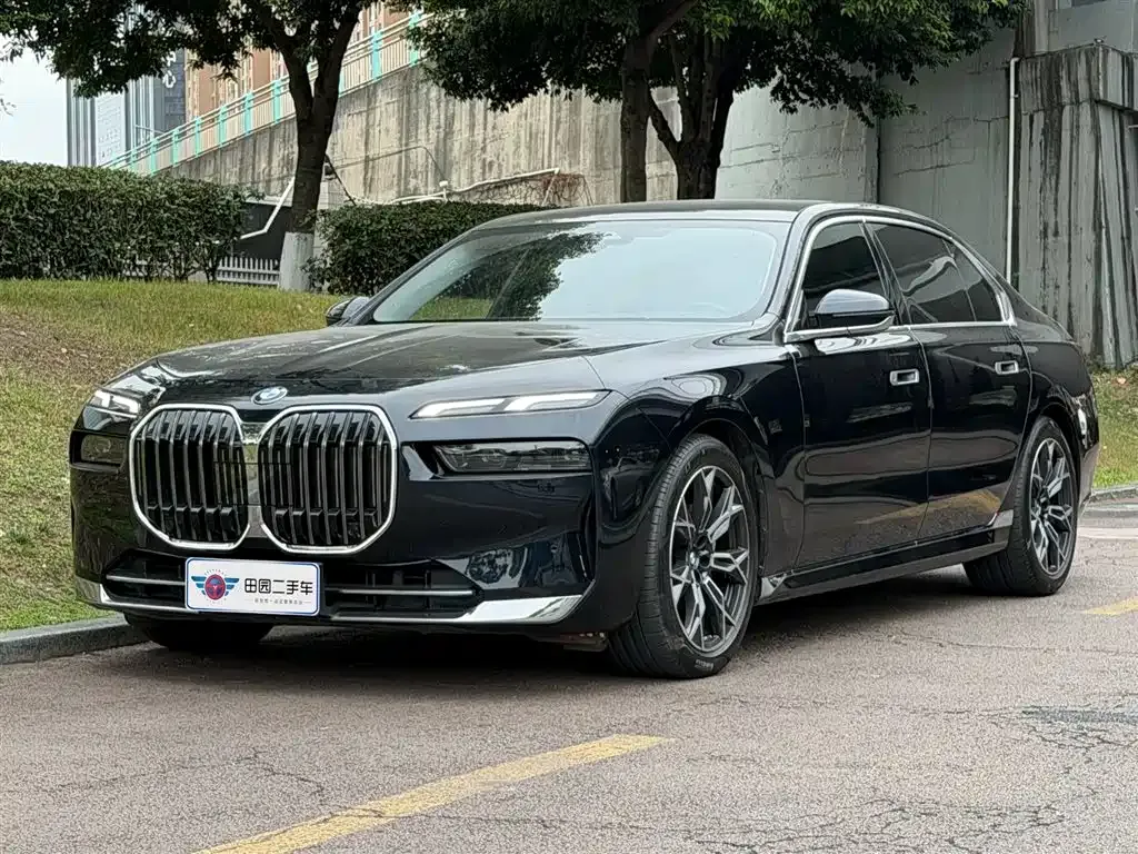 BMW 7 Series — фото 1