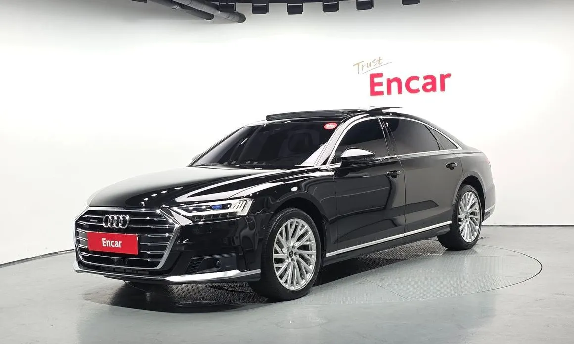 Audi A8 — фото 1