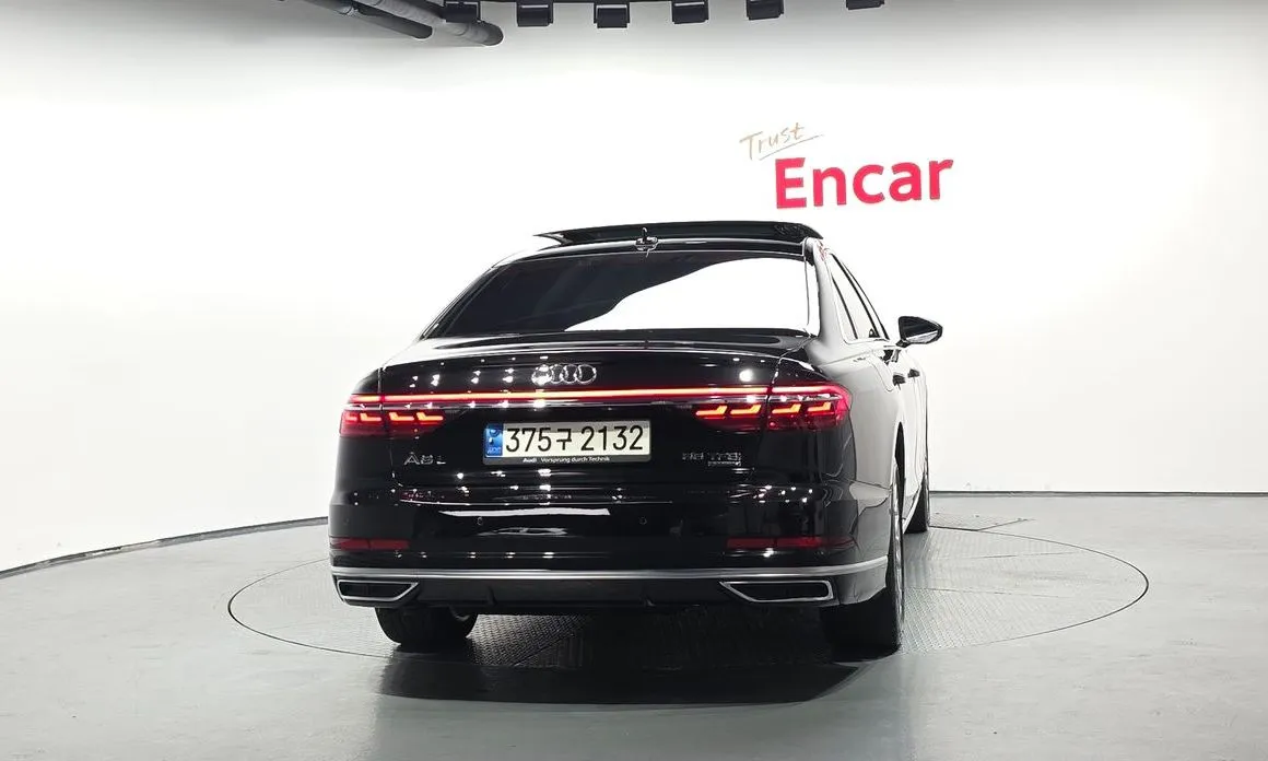 Audi A8 — фото 6