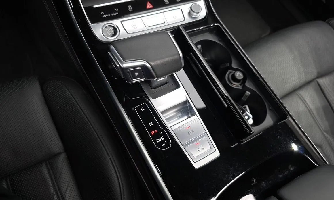 Audi A8 — фото 2