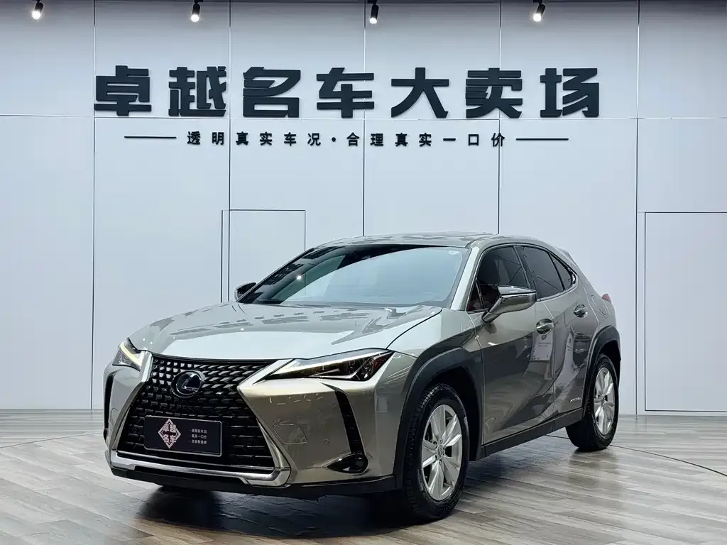 Lexus UX — фото 1
