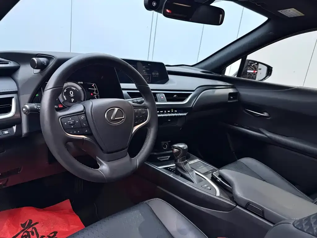 Lexus UX — фото 10