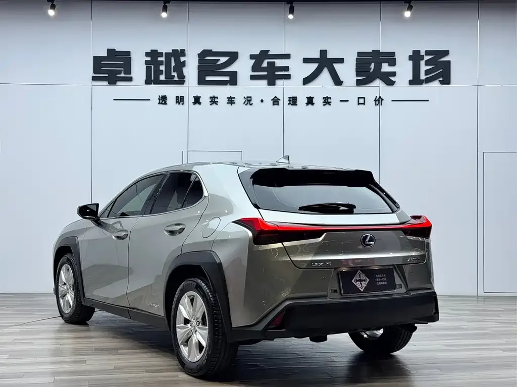 Lexus UX — фото 6