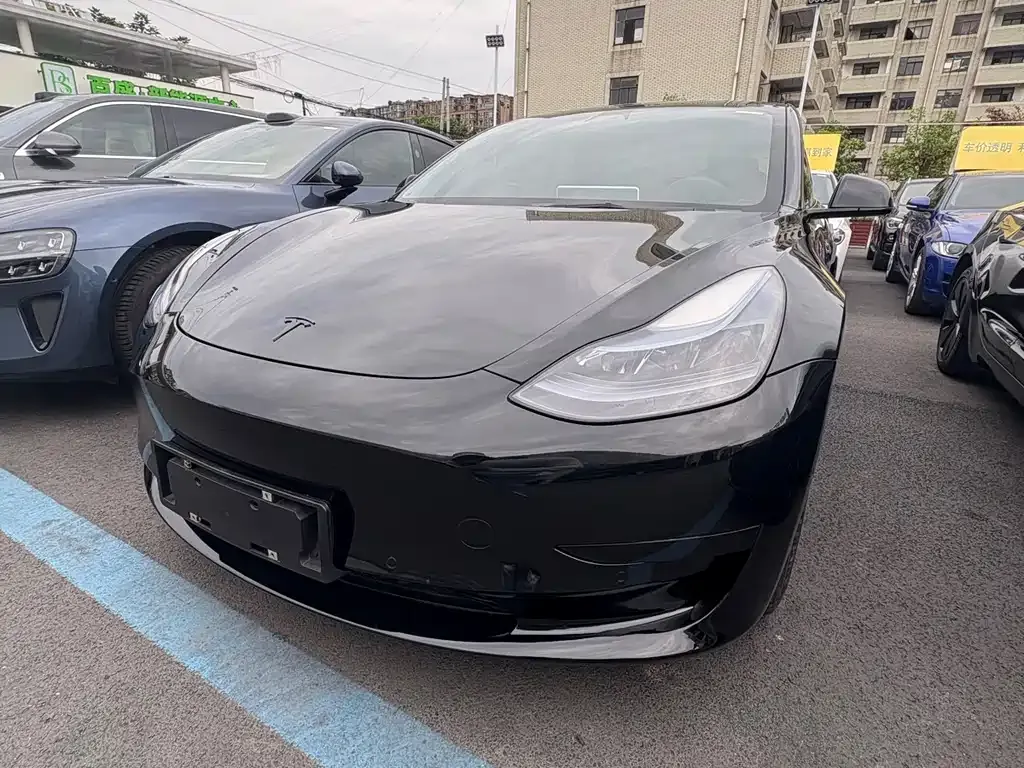 Tesla Model 3 — фото 1