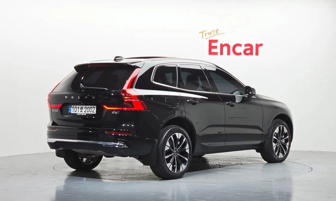 Volvo XC60 — фото 6