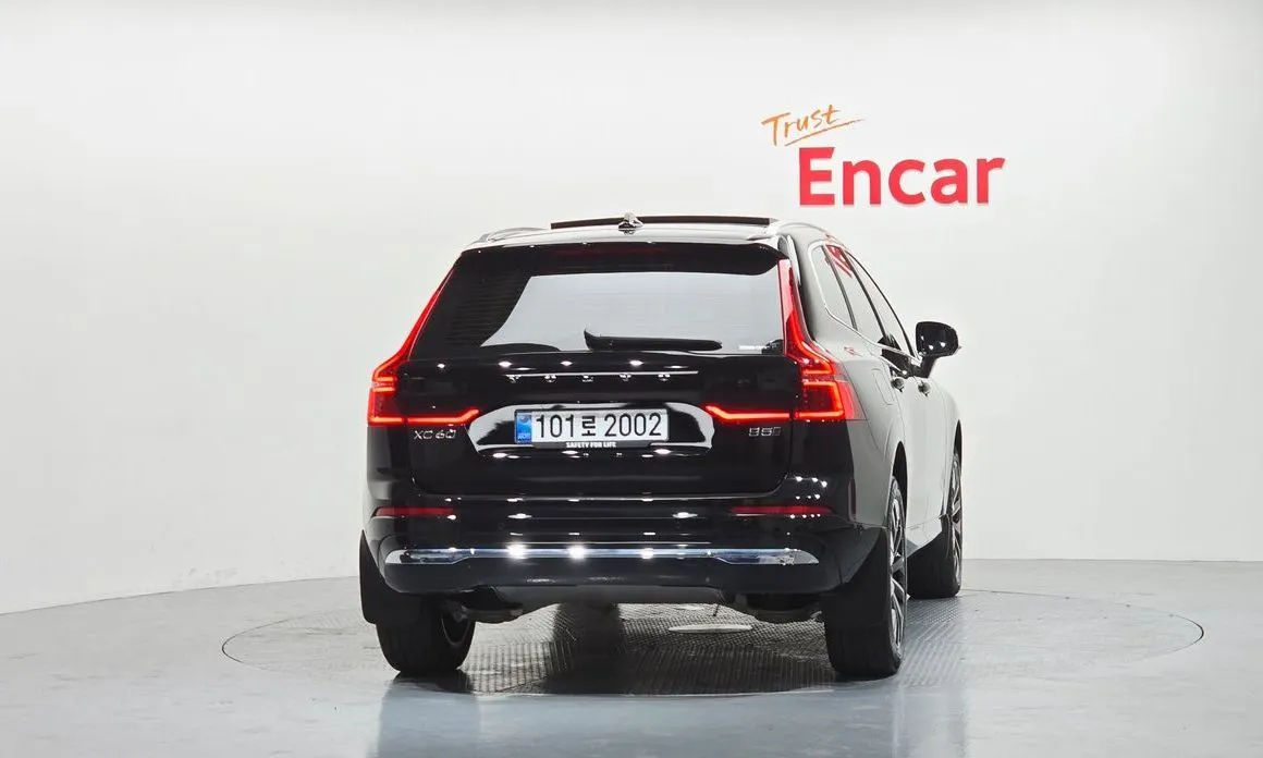 Volvo XC60 — фото 2