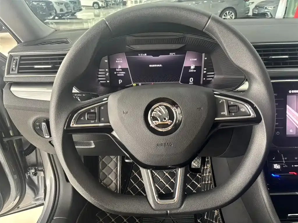 Skoda Superb — фото 9