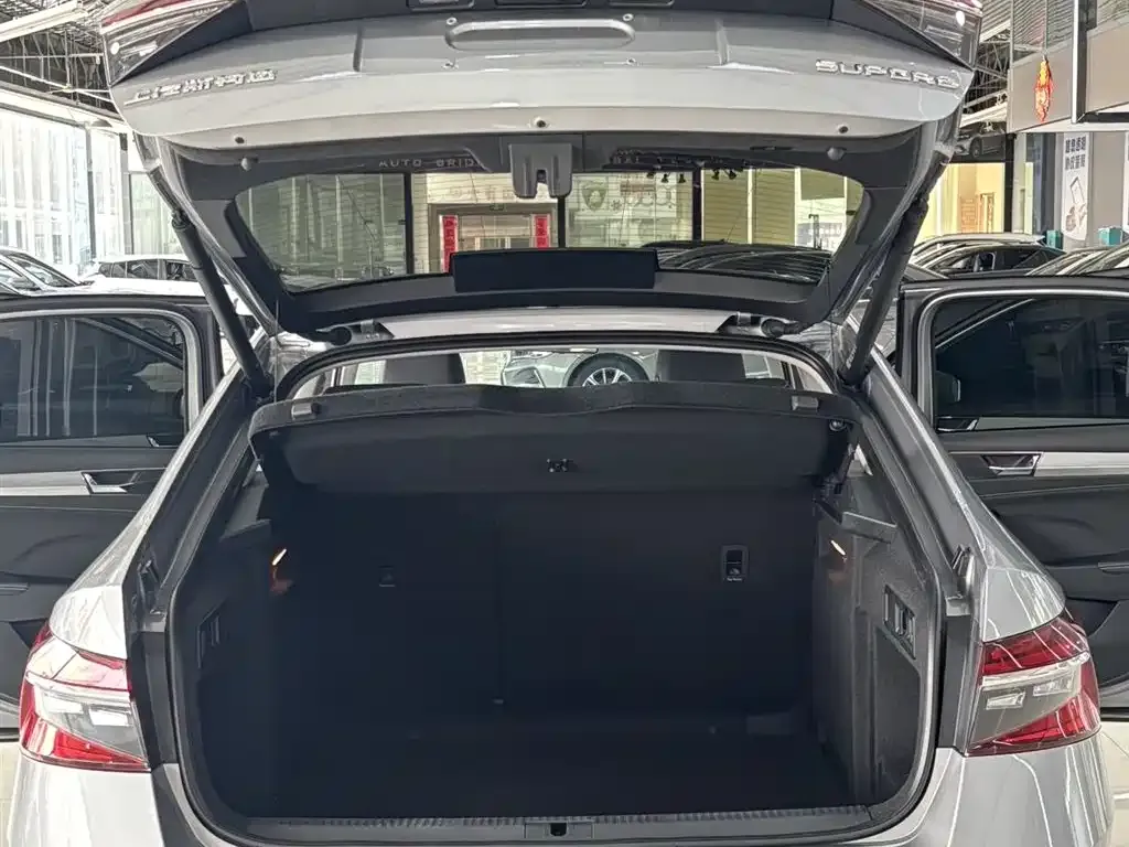 Skoda Superb — фото 7